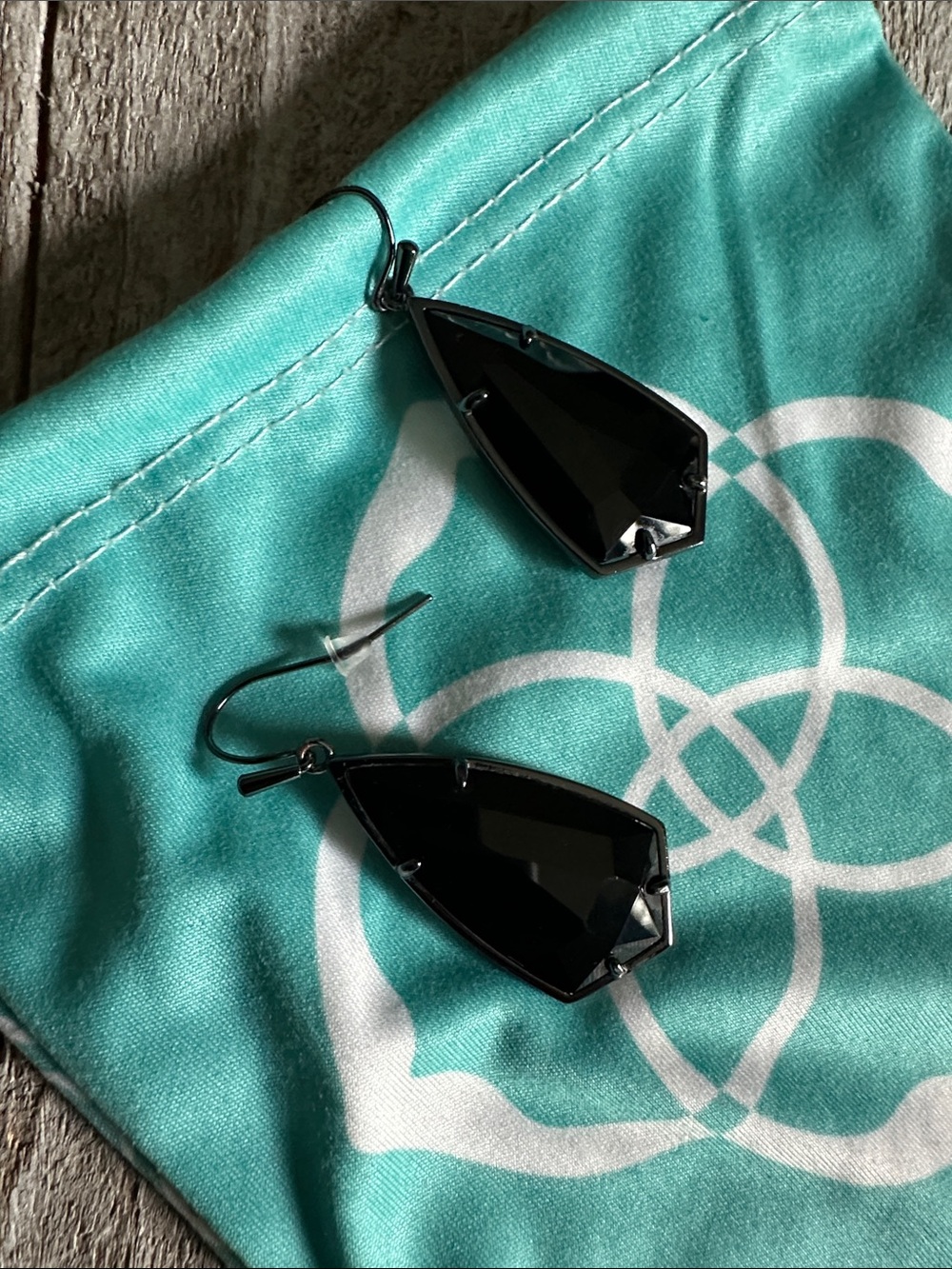 Kendra Scott great shape Carla black faceted stone crystal dangle drop earrings